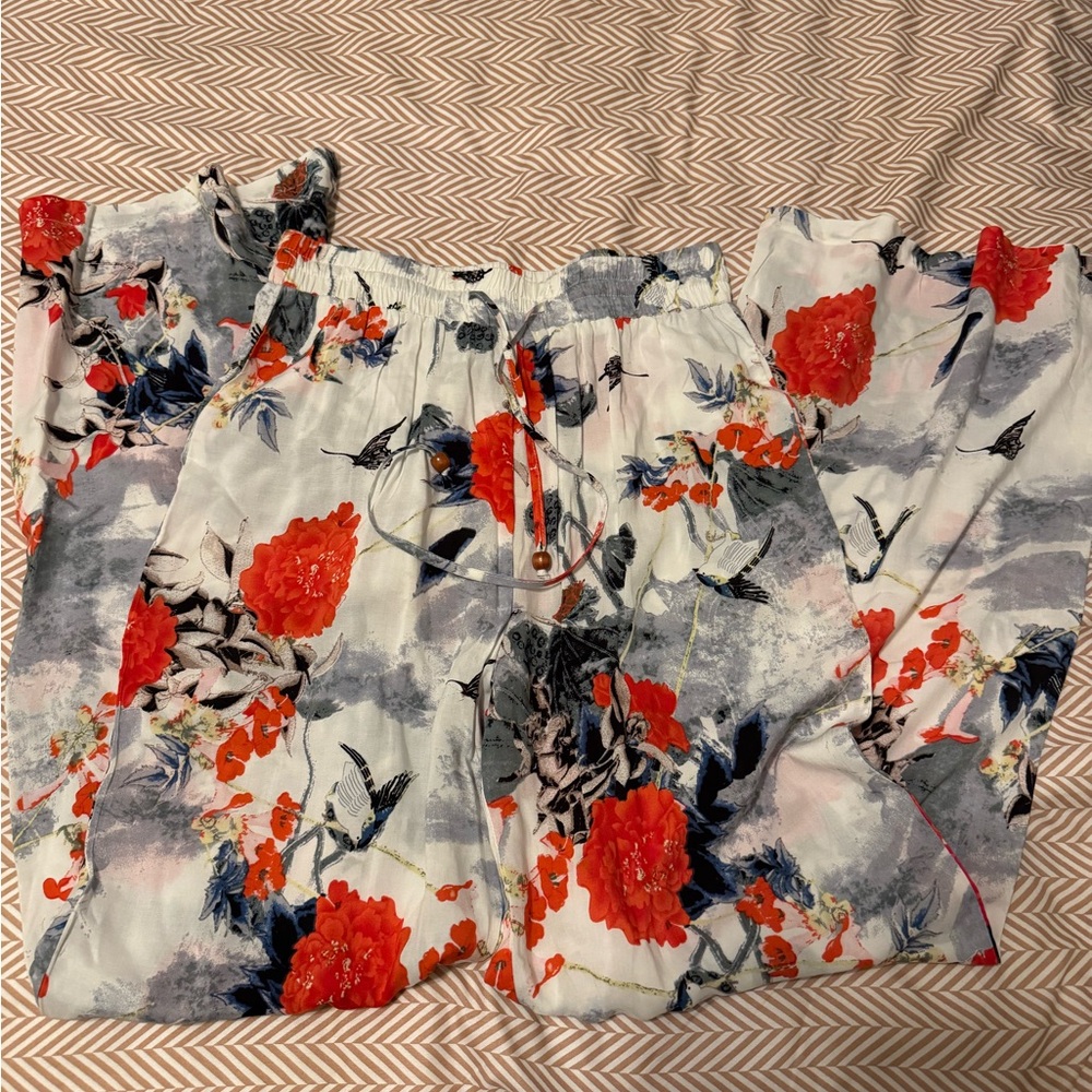 Easel Floral Print Pants - Red and Black